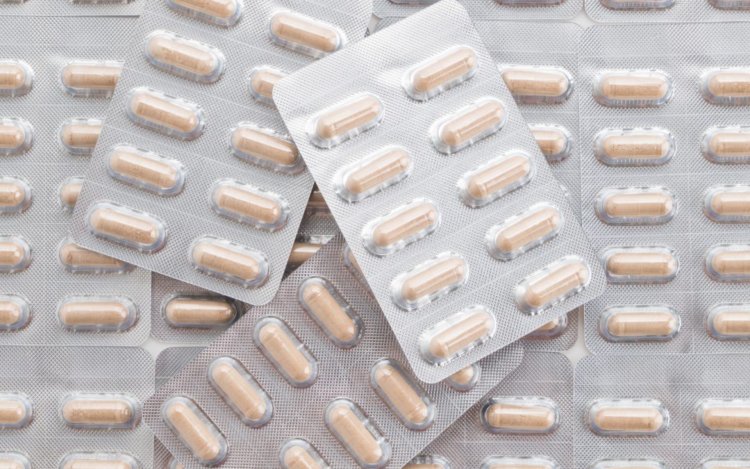 des paquets de gélules de compléments alimentaires